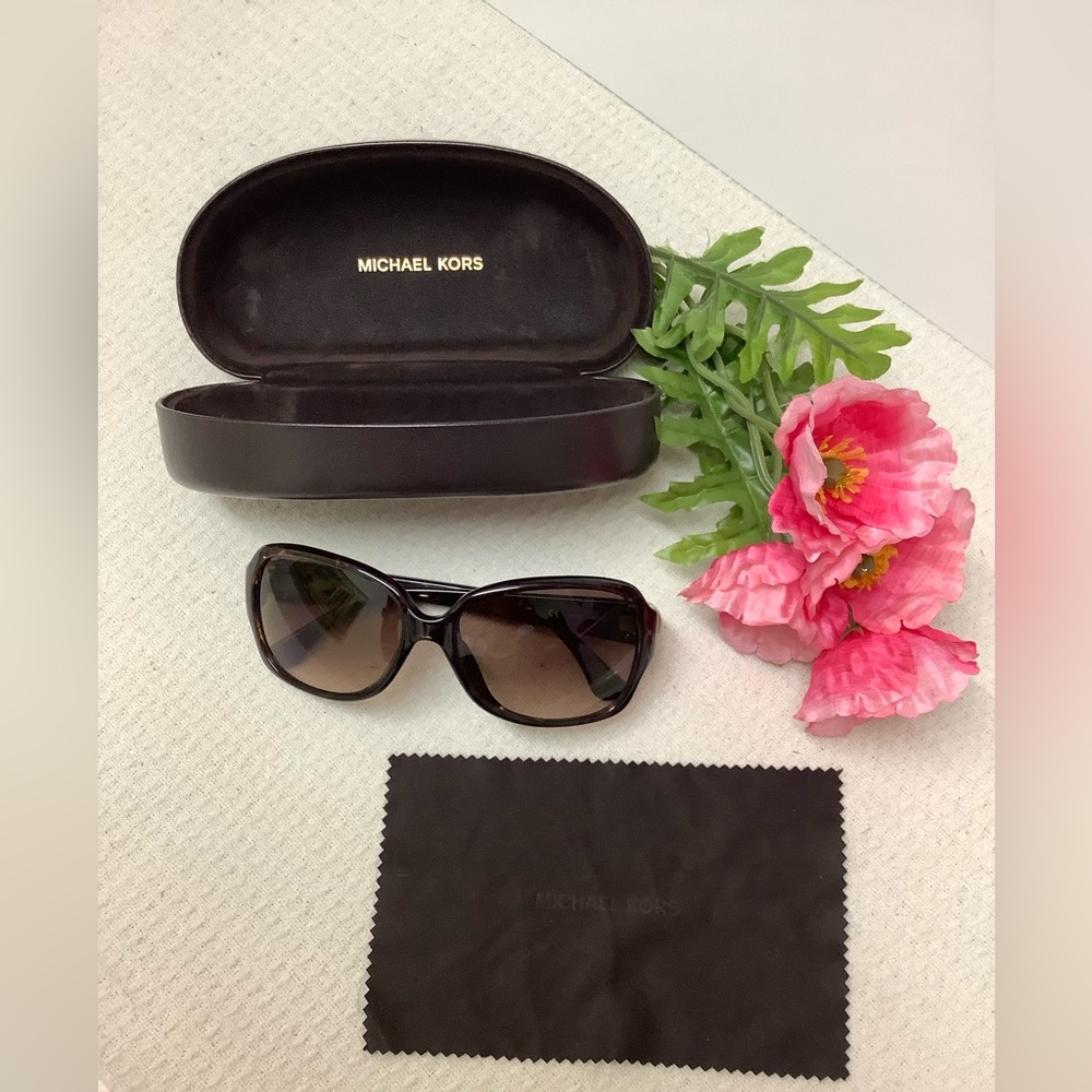 🌸Michael Kors Sunglasses, Case & Cloth - Picture 4 of 6
